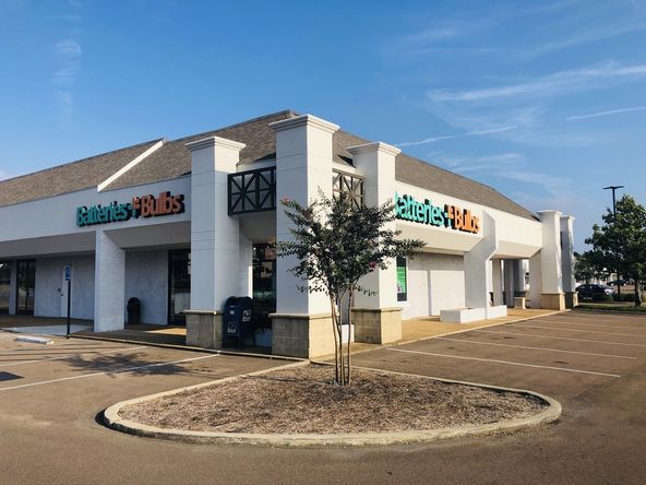 Centre Park: 1060 E County Line Rd, Ridgeland, MS 39157